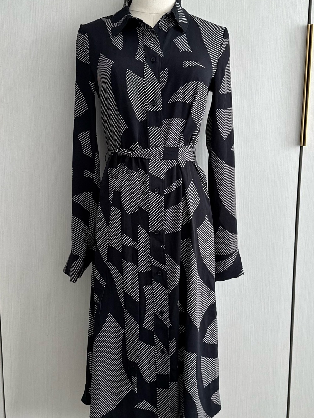 H&M Black and White Geometric Long Sleeve Shirt Dress